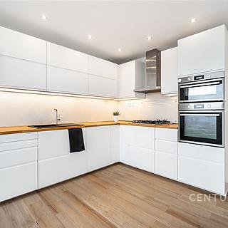 Prodej bytu 3+kk 74 m² Praha Modřany, Krouzova