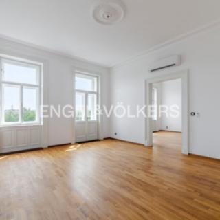 Pronájem bytu 3+1 139 m² Praha Malá Strana, Malostranské nábřeží