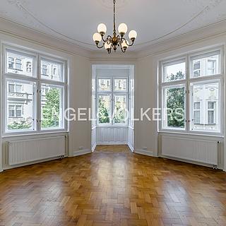 Pronájem bytu 4+1 151 m&sup2; Praha