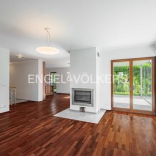 Pronájem rodinného domu 330 m² Praha