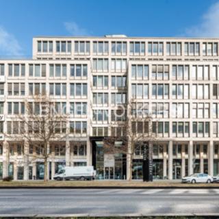 Pronájem kanceláře 553 m² Praha