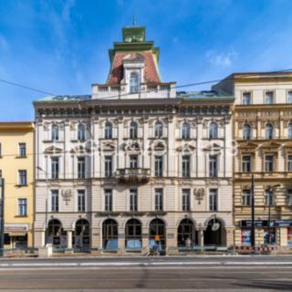 Pronájem kanceláře 378 m² Praha