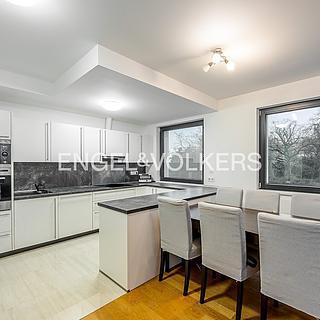 Pronájem bytu 4+kk 106 m&sup2; Praha
