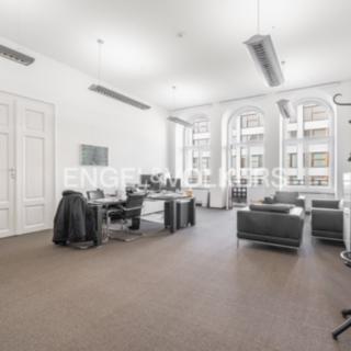 Pronájem kanceláře 594 m² Praha