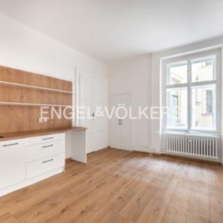 Pronájem bytu 2+1 72 m² Praha
