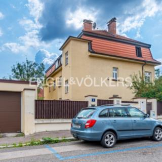 Pronájem kanceláře 284 m² Praha