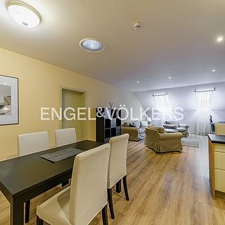 Pronájem bytu 3+kk 93 m&sup2; Praha