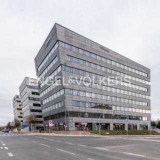 Pronájem kanceláře 1106 m² Praha