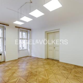 Pronájem bytu 2+1 90 m² Praha