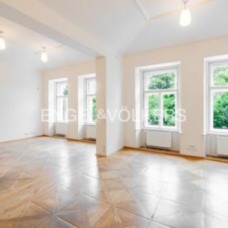 Pronájem bytu 2+1 87 m² Praha Malá Strana, Janáčkovo nábřeží