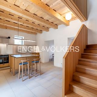 Pronájem bytu 4+1 156 m² Praha Střešovice