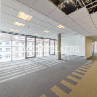 Pronájem kanceláře 564 m² Praha