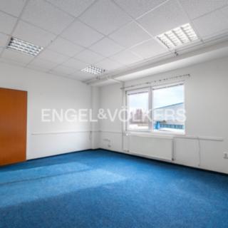 Pronájem kanceláře 182 m² Praha