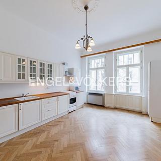 Pronájem bytu 3+1 95 m² Praha Vinohrady, Jagellonská