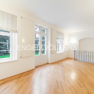 Pronájem bytu 5+1 a více 184 m² Praha Malá Strana, Vlašská