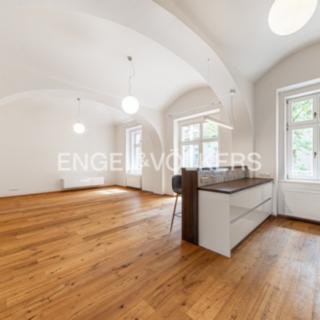 Pronájem bytu 4+kk 138 m² Praha