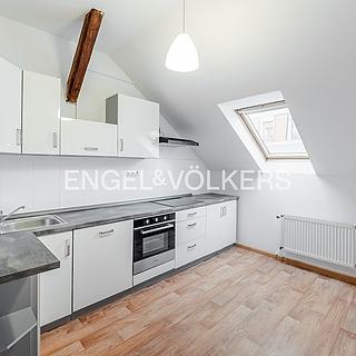 Pronájem bytu 3+1 112 m&sup2; Praha