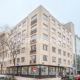 Pronájem kanceláře 154 m&sup2; Praha