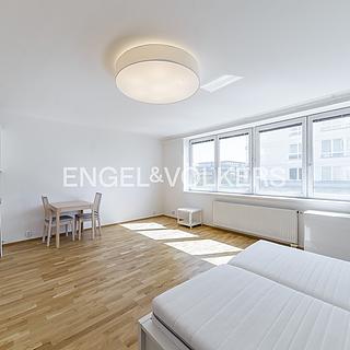Pronájem bytu 1+kk a garsoniéry 40 m² Praha Strašnice, Vinohradská