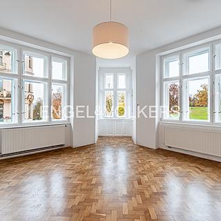 Pronájem bytu 4+1 134 m² Praha