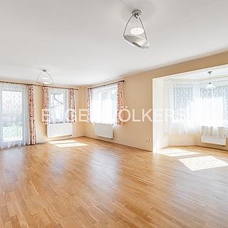 Pronájem rodinného domu 180 m&sup2; Hostivice