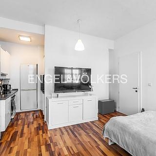 Pronájem bytu 1+kk a garsoniéry 32 m² Praha Libeň, Na žertvách