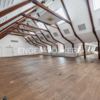 Pronájem kanceláře 424 m² Praha