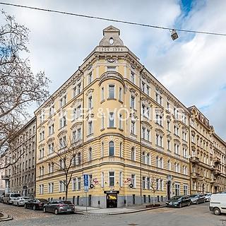 Pronájem kanceláře 170 m&sup2; Praha