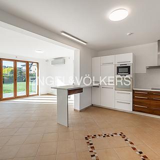Pronájem rodinného domu 180 m² Unhošť