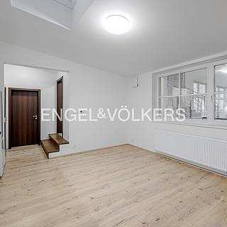 Pronájem bytu 2+kk 46 m² Praha Bubeneč, Sládkova