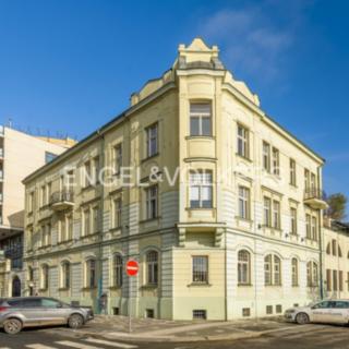 Pronájem kanceláře 325 m² Praha