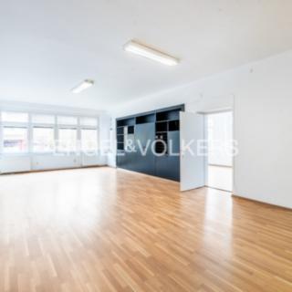 Pronájem kanceláře 144 m² Praha