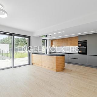 Pronájem rodinného domu 290 m² Praha