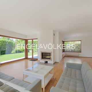 Pronájem rodinného domu 360 m&sup2; Praha