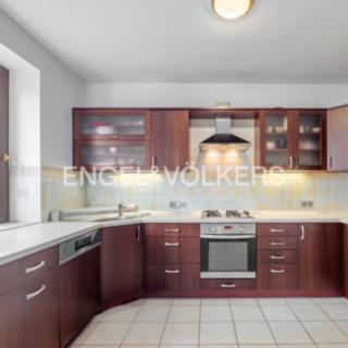 Pronájem rodinného domu 225 m² Praha