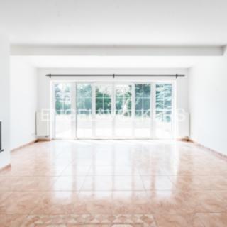 Pronájem vily 610 m² Průhonice