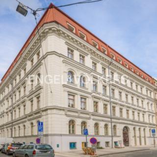 Pronájem kanceláře 208 m² Praha