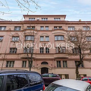 Pronájem kanceláře 120 m&sup2; Praha