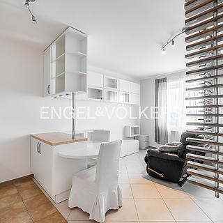 Pronájem bytu 1+kk, garsoniery 38 m² Praha