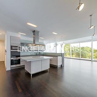 Pronájem bytu 5+1 a více 297 m&sup2; Praha