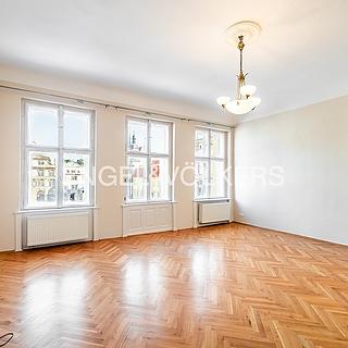 Pronájem bytu 3+1 91 m² Praha Malá Strana, Malostranské náměstí