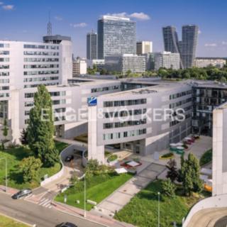 Pronájem kanceláře 372 m² Praha