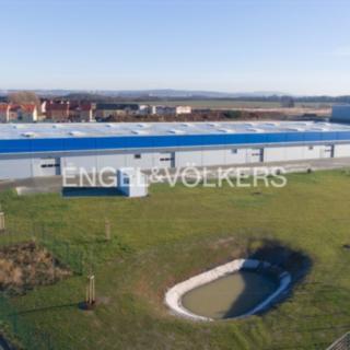 Pronájem skladu 1 140 m² Býkev