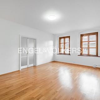 Pronájem bytu 4+1 92 m² Praha Hradčany, Úvoz