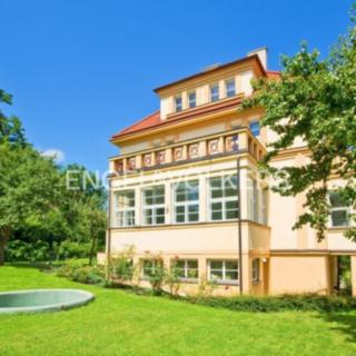 Pronájem vily 421 m² Praha