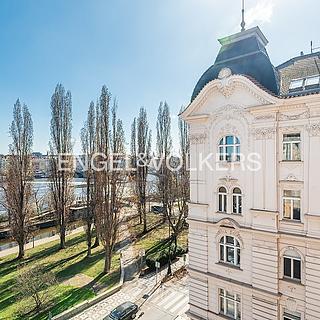 Prodej bytu 3+1 128 m² Praha Smíchov, Janáčkovo nábřeží