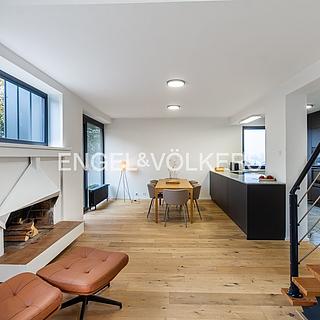 Pronájem rodinného domu 345 m² Praha