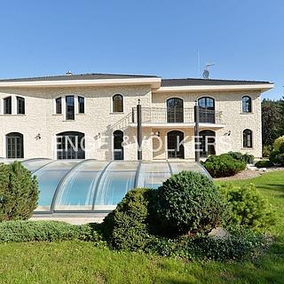 Pronájem vily 600 m&sup2; Praha