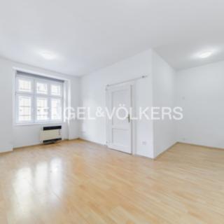 Pronájem bytu 1+kk a garsoniéry 48 m² Praha Žižkov, Biskupcova