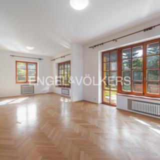 Pronájem vily 316 m² Praha